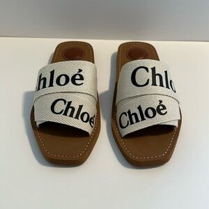 Chloe Woody Flat